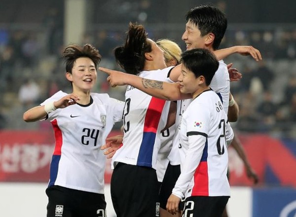 사진 : 11일 경기 용인미르스타디움에서 열린 여자축구 한국 대 잠비아의 친선경기